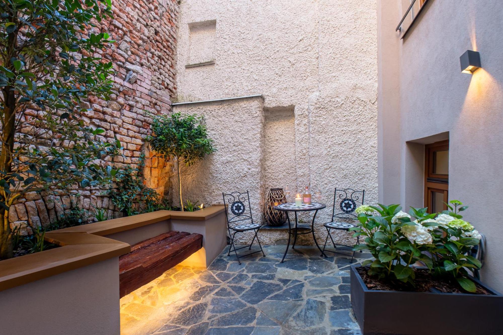 White Wolf Boutique Apartments Olomouc Esterno foto