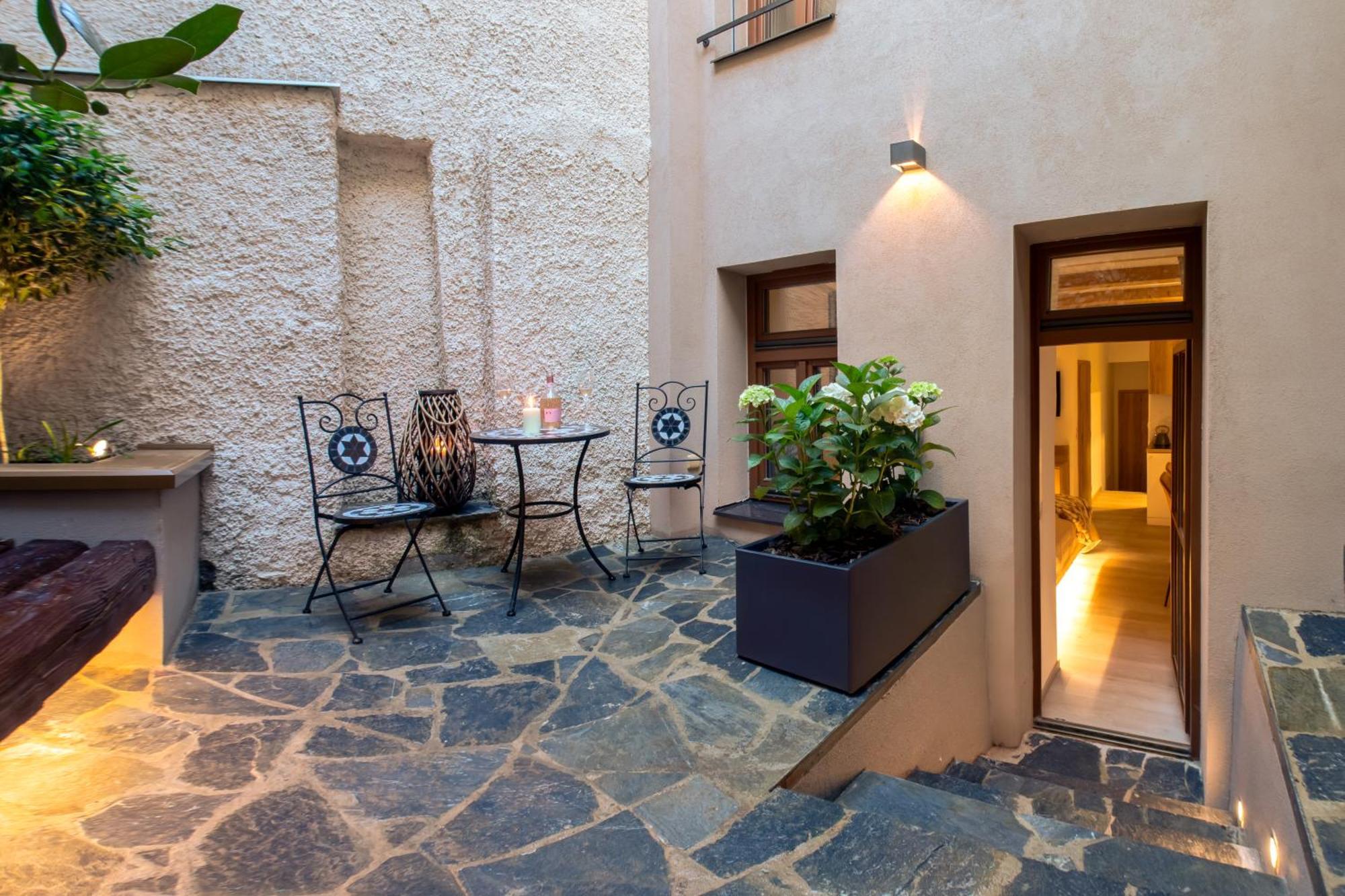 White Wolf Boutique Apartments Olomouc Esterno foto