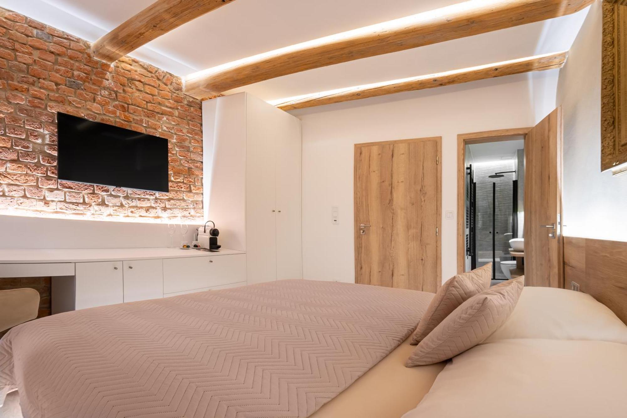 White Wolf Boutique Apartments Olomouc Esterno foto